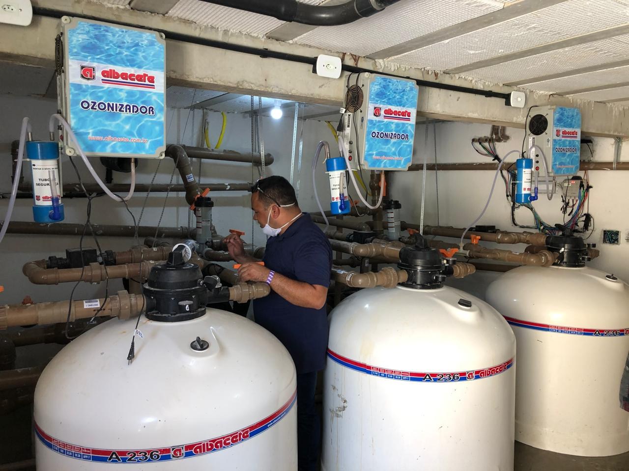 Manutenção em casa de máquinas com ozônio